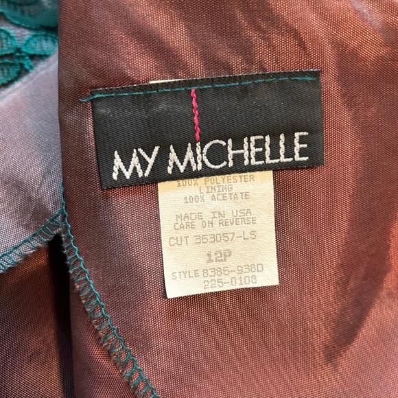 Green lace dress with lining - Picture 4 of 5